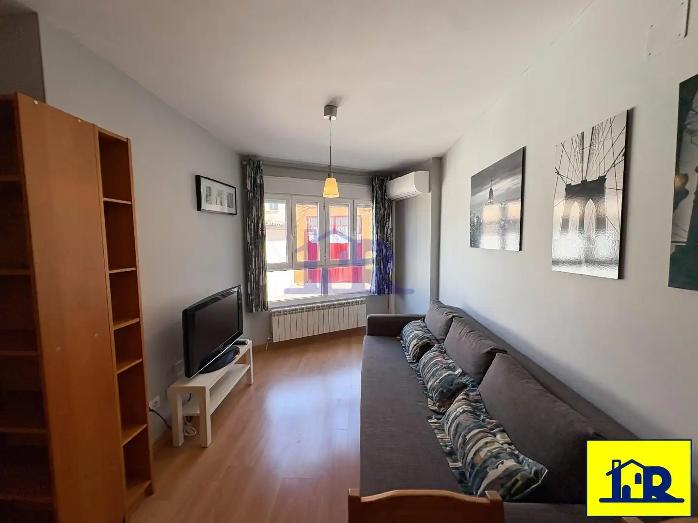 Sala d'estar de Pis en venda en Cuenca amb Calefacció, Terrassa i Moblat