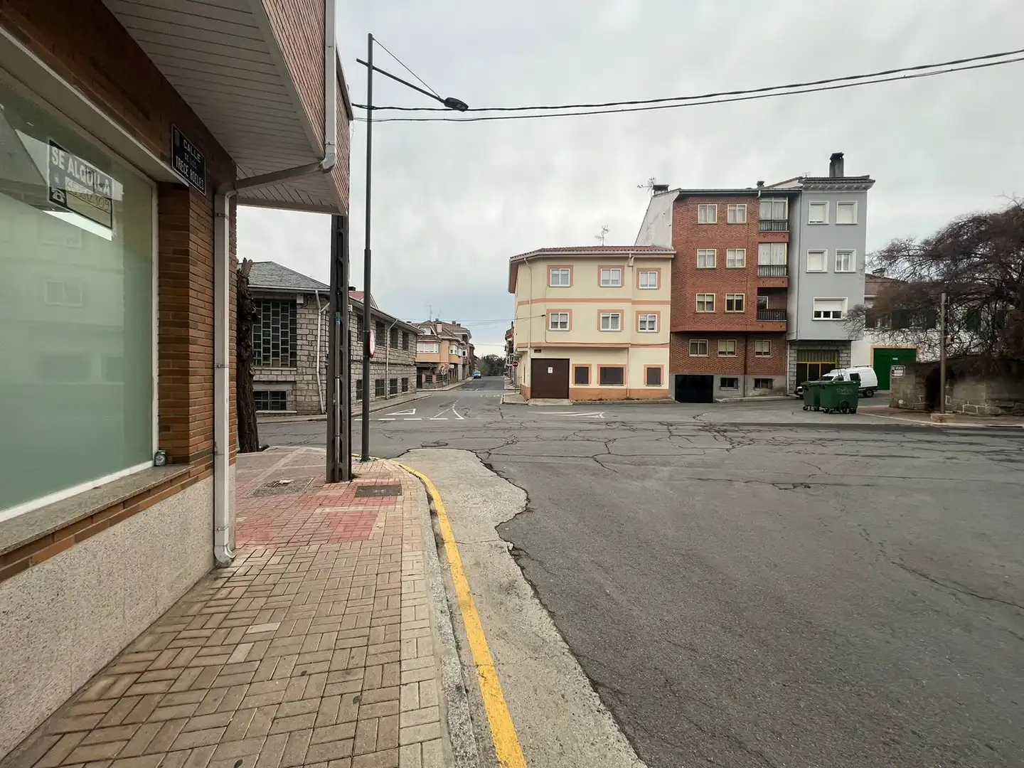 Vista exterior de Local en venta en Las Navas del Marqués  con Calefacción