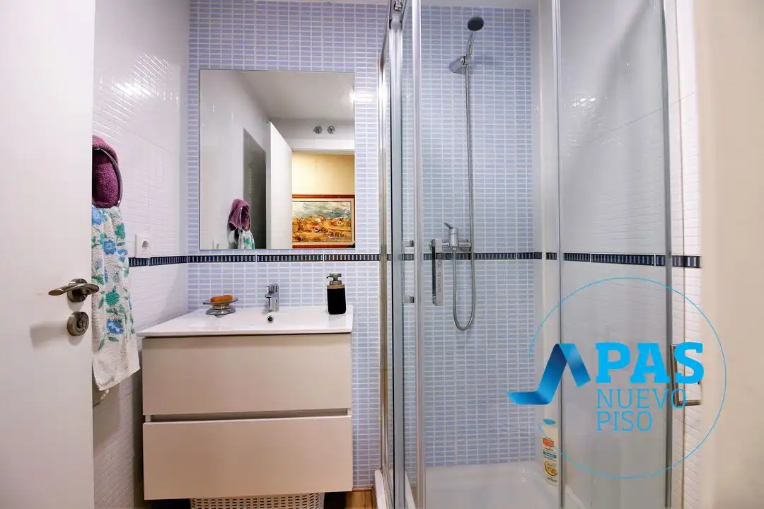 Bathroom of Flat for sale in Santander  with Heating, Private garden and Storage room