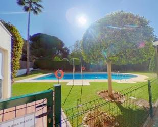 Piscina de Dúplex en venda en Marbella amb Aire condicionat, Calefacció i Terrassa