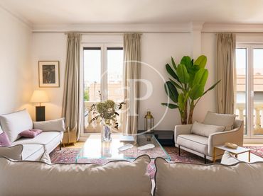 Flat with balcony to rent in Chamberí
