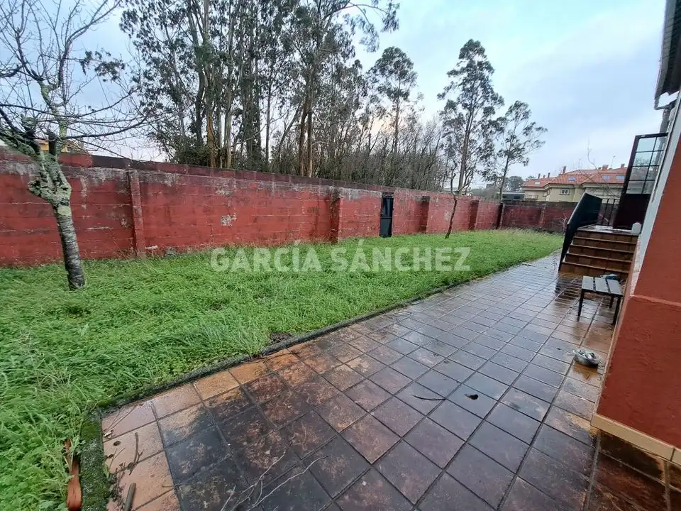 Jardí de Casa o xalet en venda en Boiro amb Jardí privat i Traster