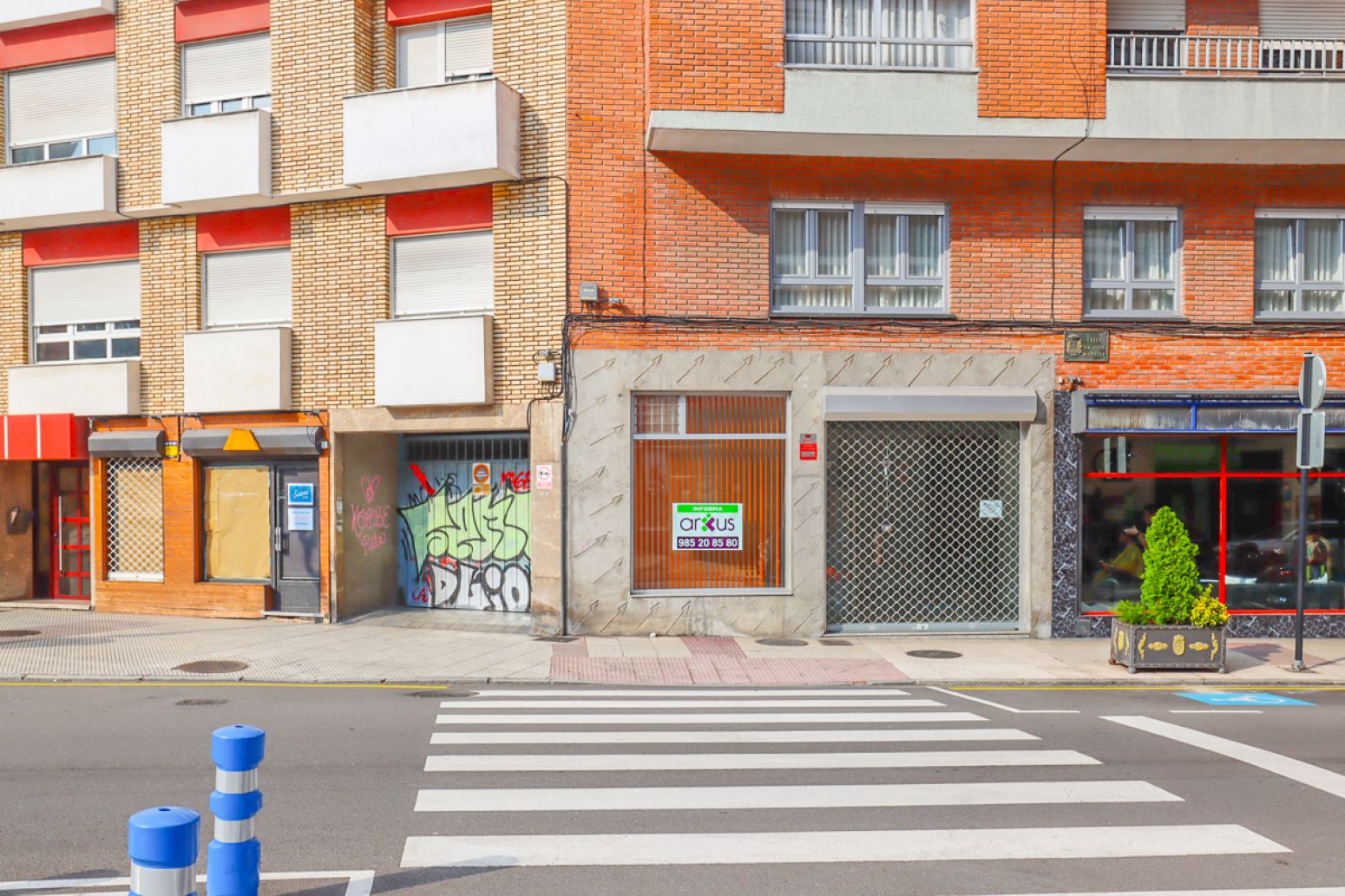 Exterior view of Premises to rent in Oviedo 