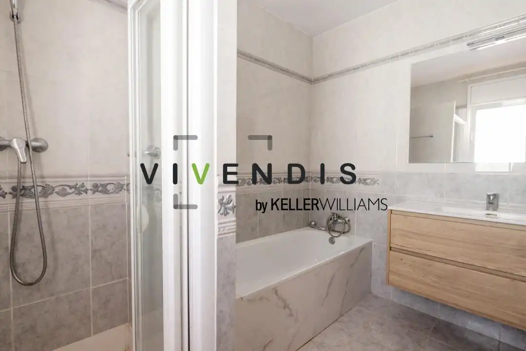 Baño de Casa o chalet en venta en Corbera de Llobregat con Aire acondicionado, Jardín privado y Terraza