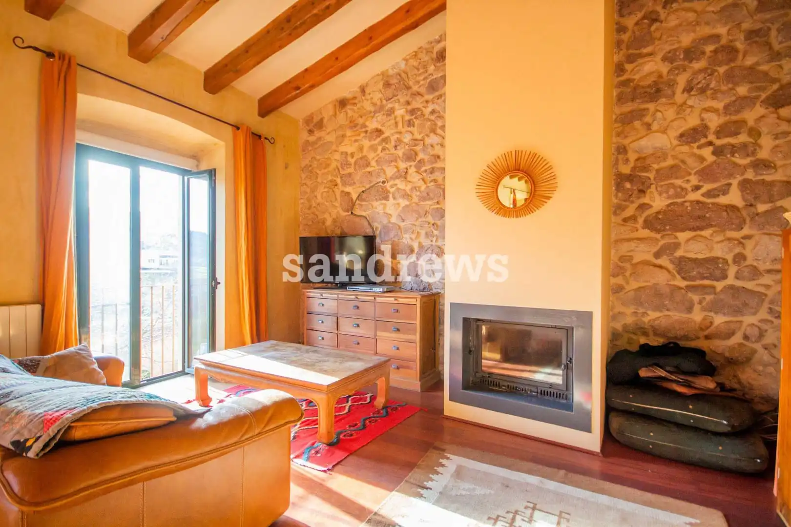 Sala d'estar de Casa adosada en venda en Darnius amb Calefacció, Jardí privat i Terrassa