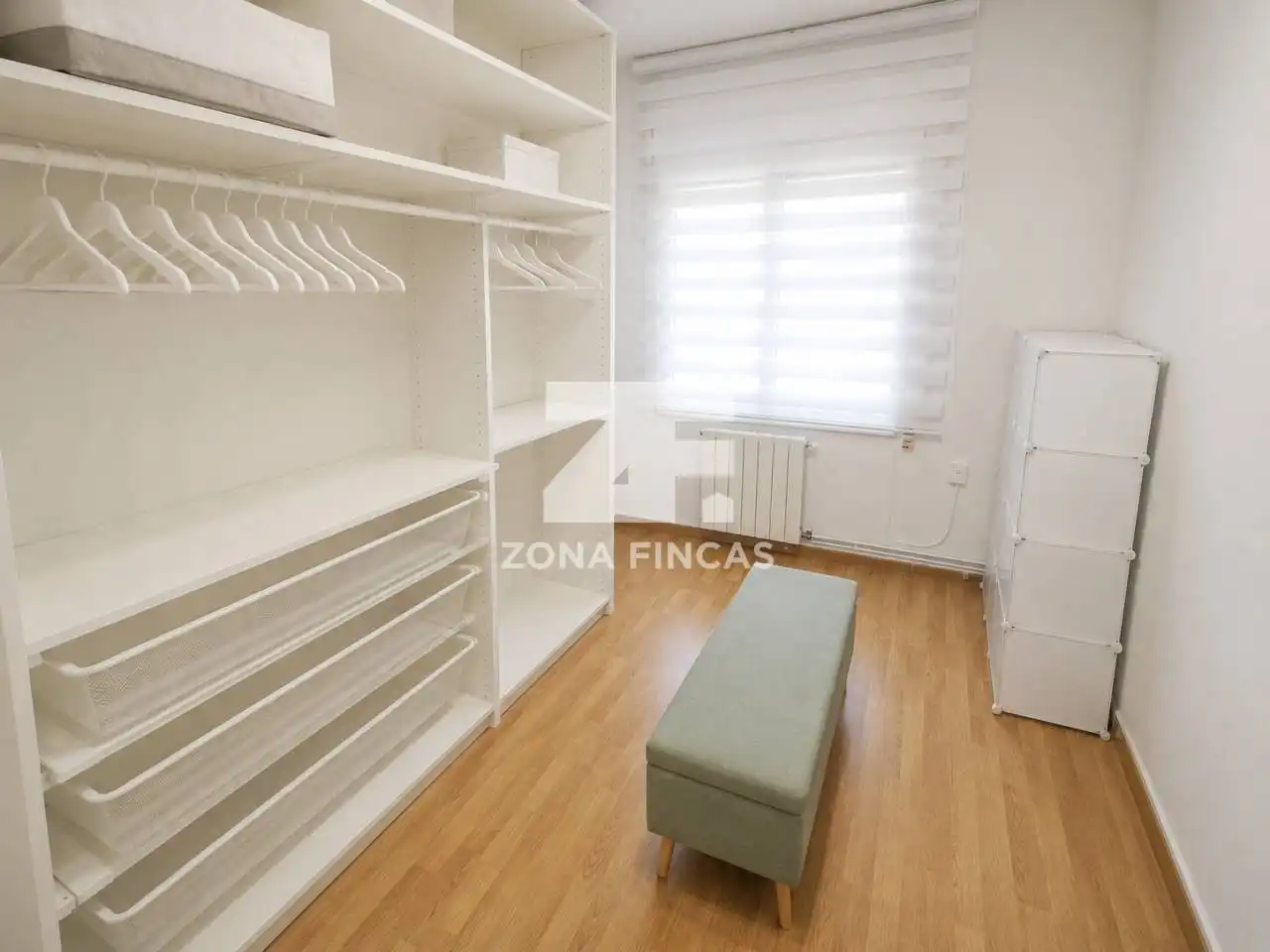 Bedroom of Flat for sale in Santa Coloma de Gramenet  with Air Conditioner, Heating and Parquet flooring