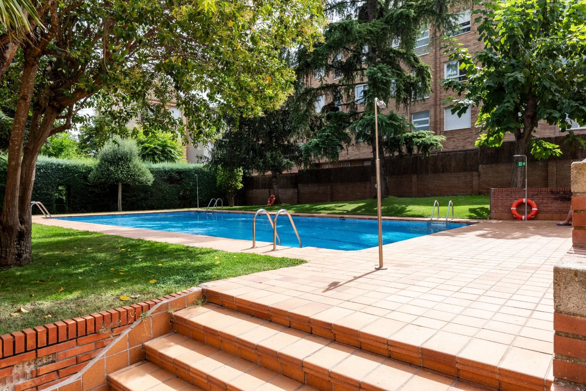 Piscina de Planta baixa en venda en Las Rozas de Madrid amb Calefacció, Jardí privat i Terrassa