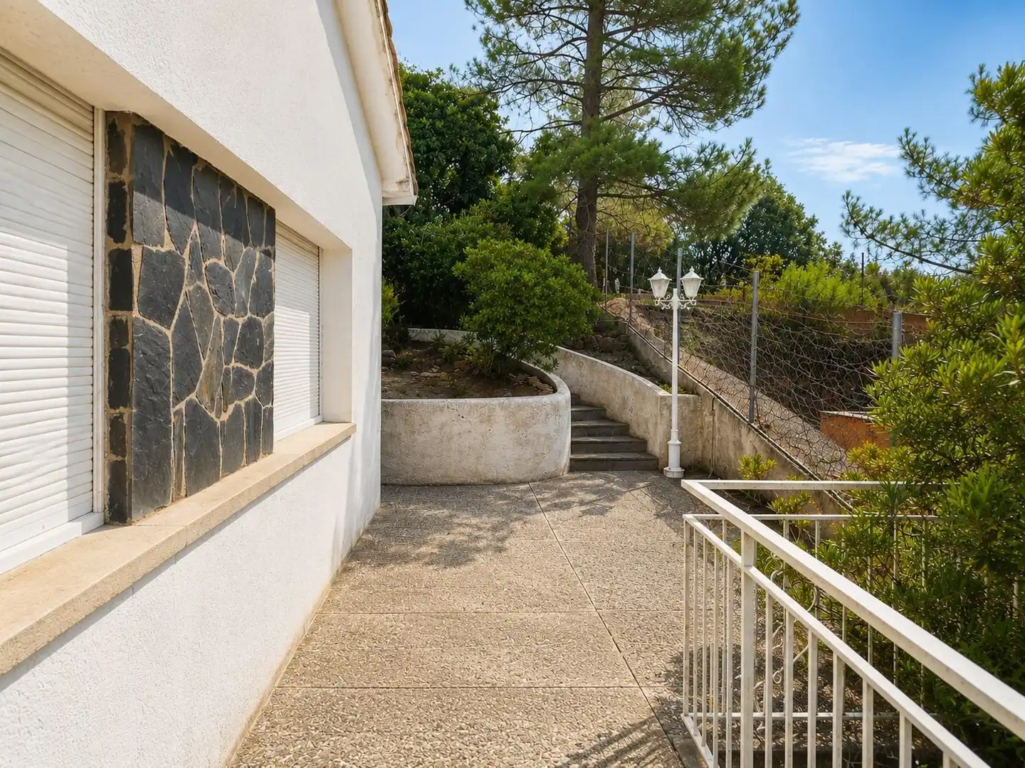 Außenansicht von Haus oder Chalet zum Verkauf in Lloret de Mar mit Privatgarten, Terrasse und Abstellraum