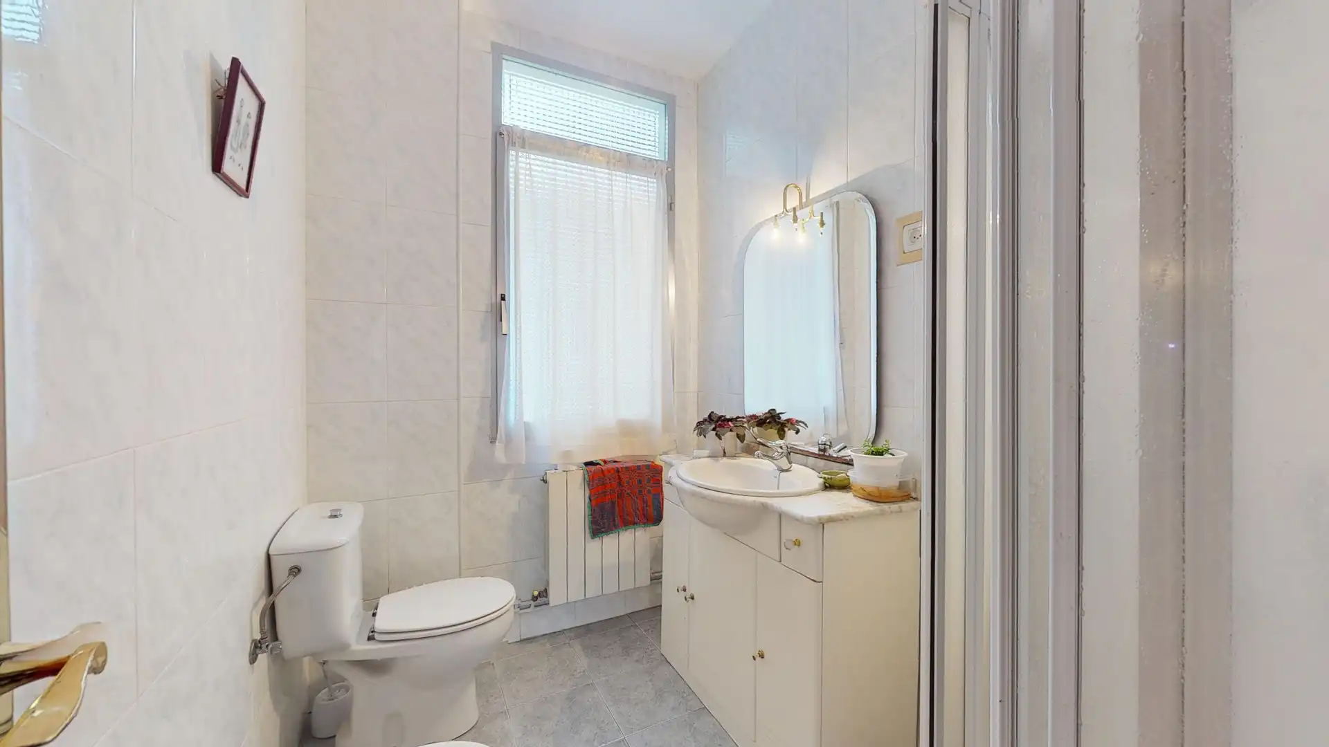 Bathroom of Flat for sale in Bilbao   with Balcony