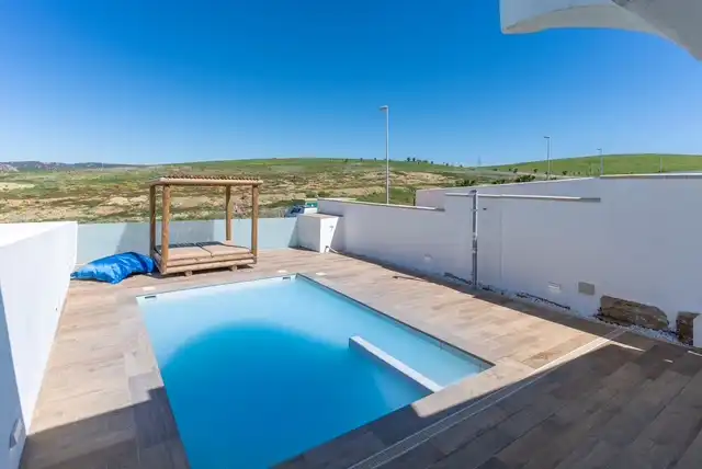 Piscina de Casa o xalet en venda en Zahara de los Atunes amb Aire condicionat, Jardí privat i Terrassa
