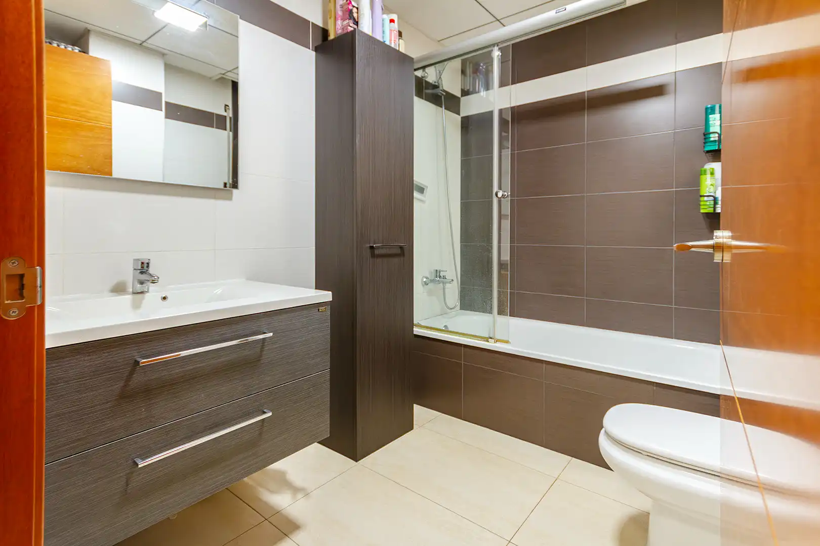 Bathroom of Flat for sale in Martorell  with Air Conditioner, Heating and Oven
