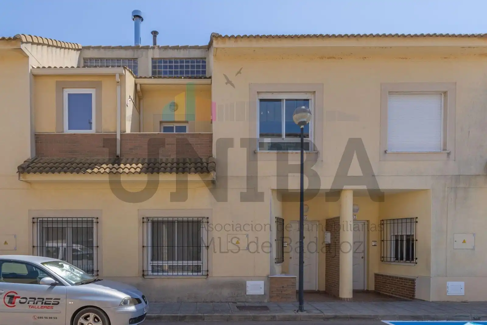 Vista exterior de Casa adosada en venda en Talavera la Real amb Traster, Moblat i Balcó