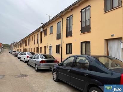 Vista exterior de Casa adosada en venda en Pollos amb Calefacció, Jardí privat i Terrassa