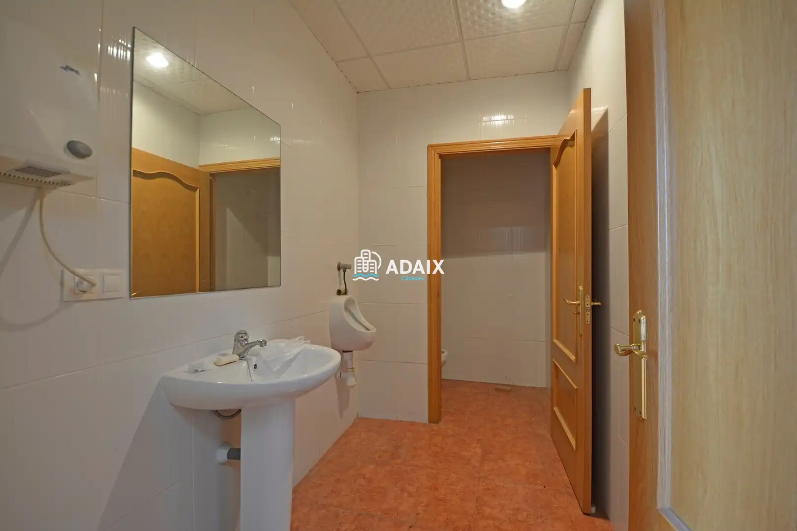 Baño de Nave industrial en venta en Arroyo de la Luz