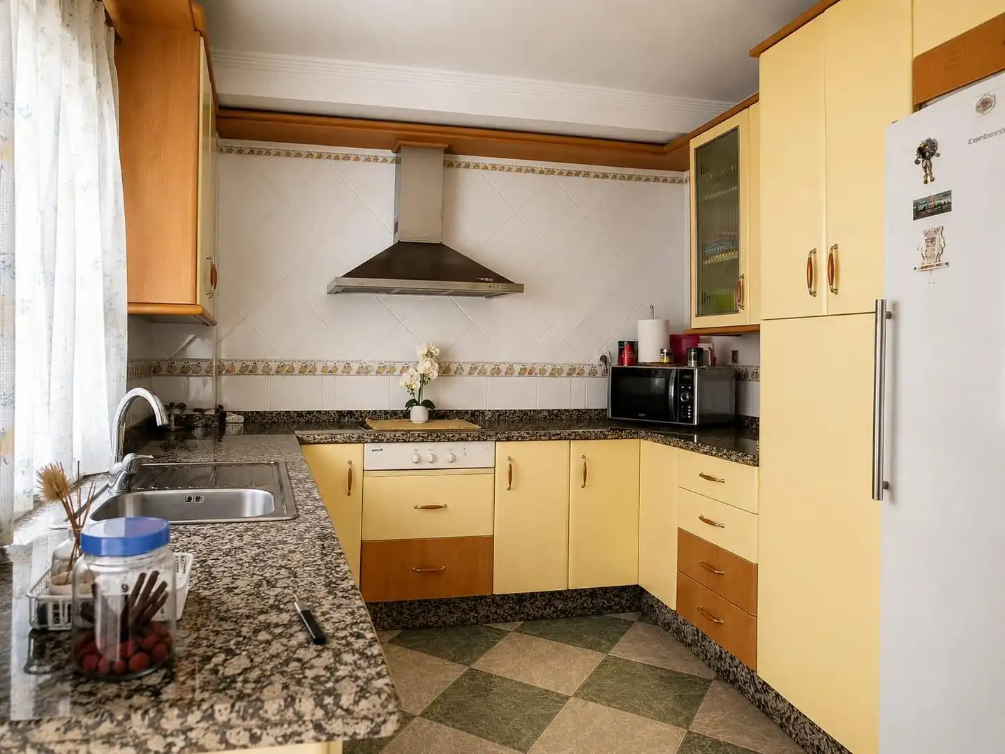 Cuina de Casa o xalet en venda en Huelva amb Aire condicionat i Traster