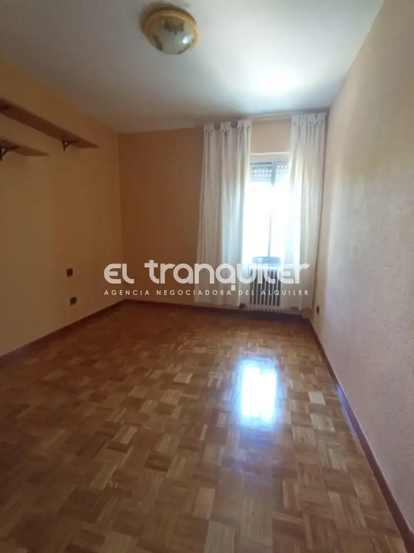 Dormitori de Pis de lloguer en Leganés amb Parquet, Terrassa i Rentadora