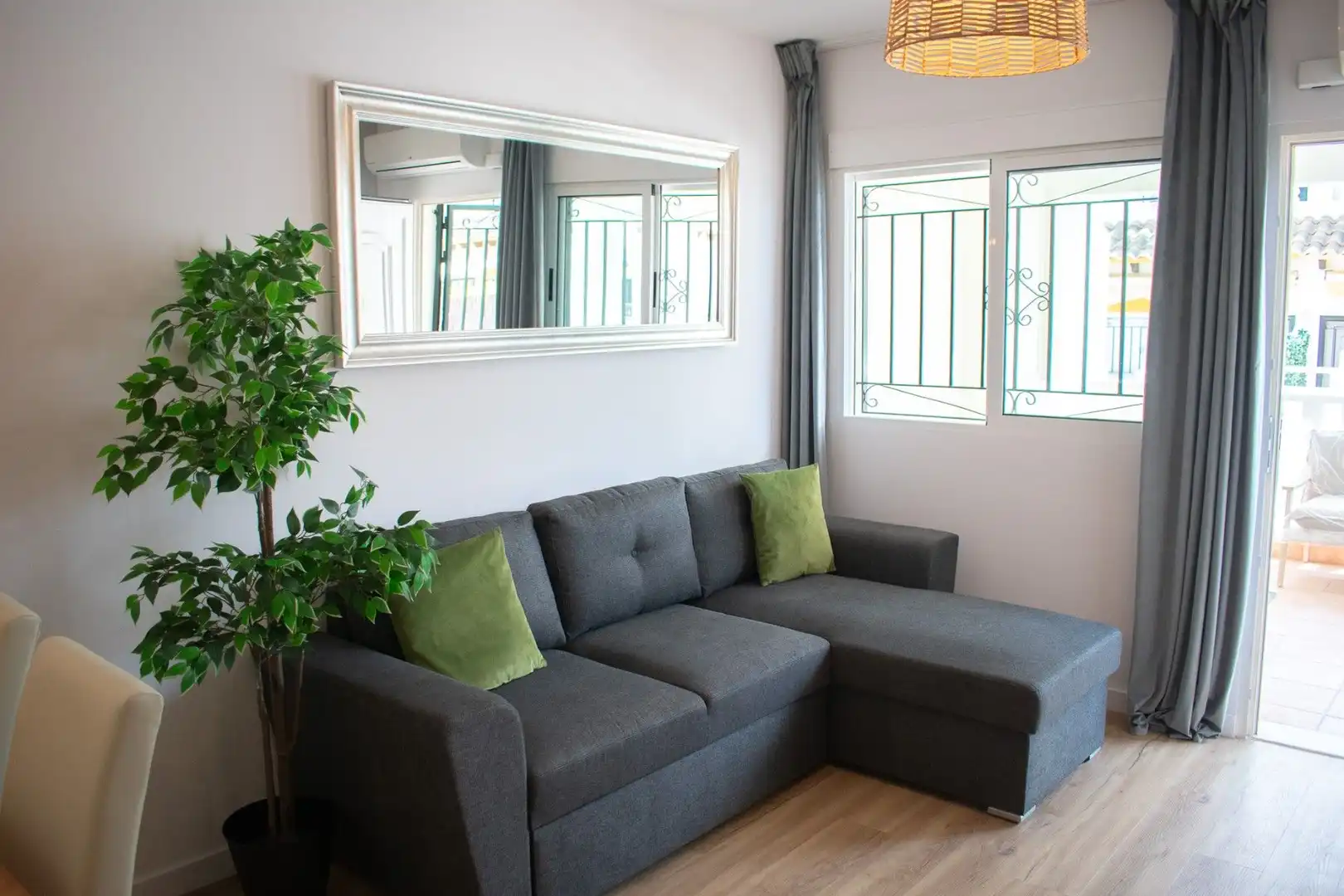 Sala de estar de Casa adosada en venta en Orihuela con Aire acondicionado, Calefacción y Jardín privado