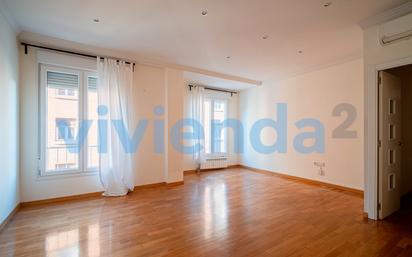 Living room of Flat for sale in  Madrid Capital  with Air Conditioner and Heating