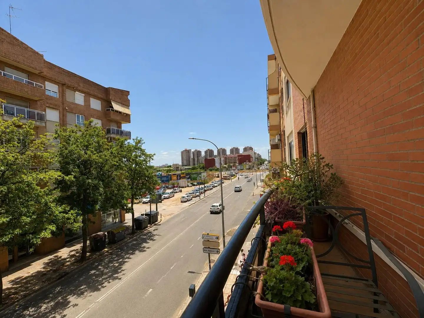 Exterior view of Flat for rent in Valencia  with Furnished and Balcony