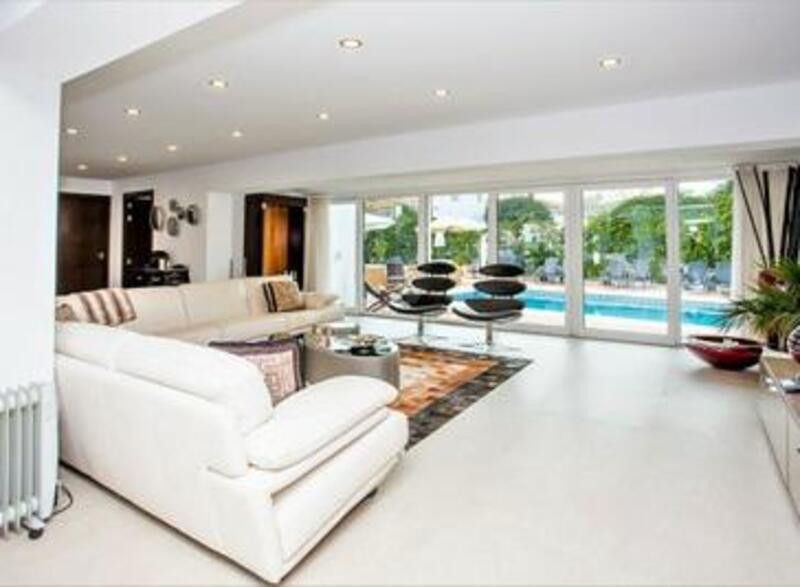 Sala de estar de Casa o chalet de alquiler en Marbella con Aire acondicionado, Calefacción y Jardín privado