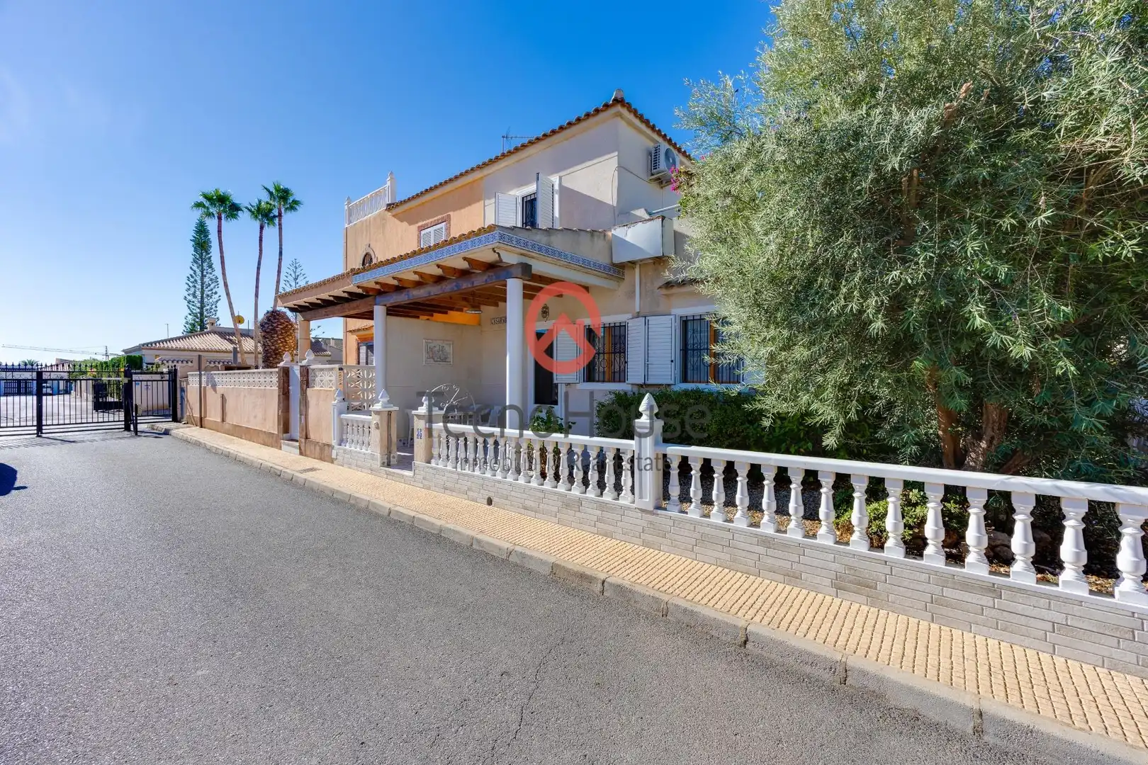 Vista exterior de Casa adosada en venta en Orihuela con Aire acondicionado, Jardín privado y Amueblado