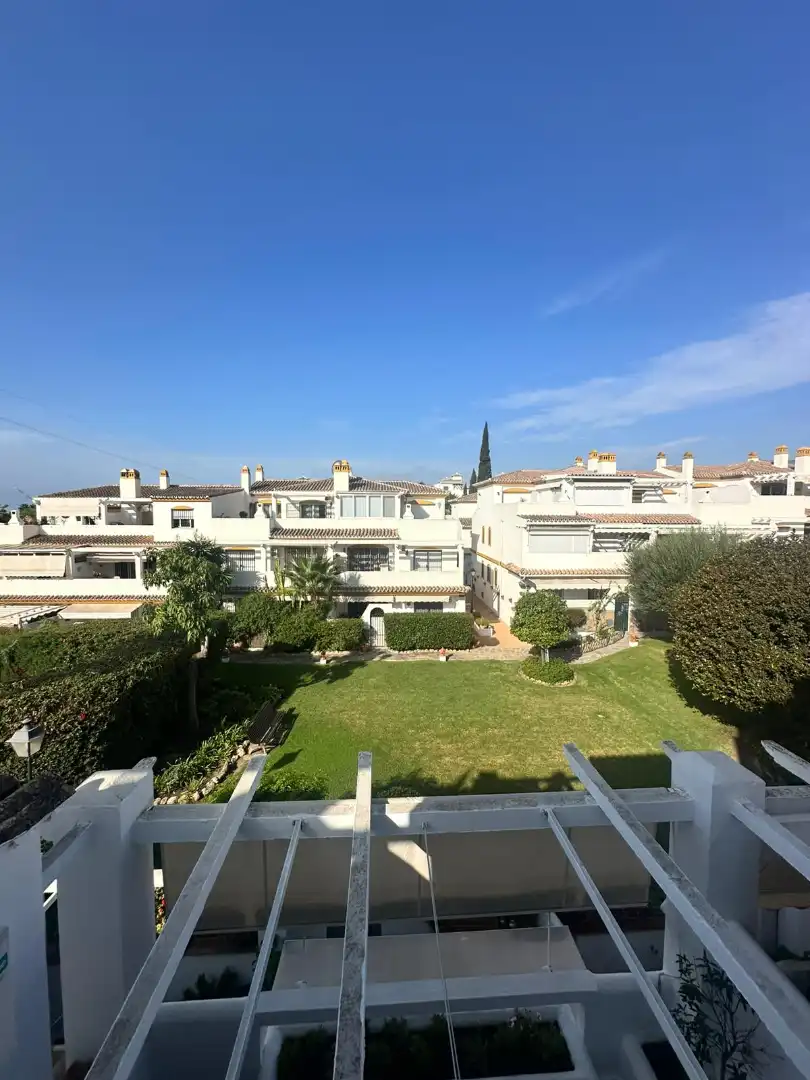 Jardí de Casa adosada en venda en Marbella amb Aire condicionat, Terrassa i Moblat