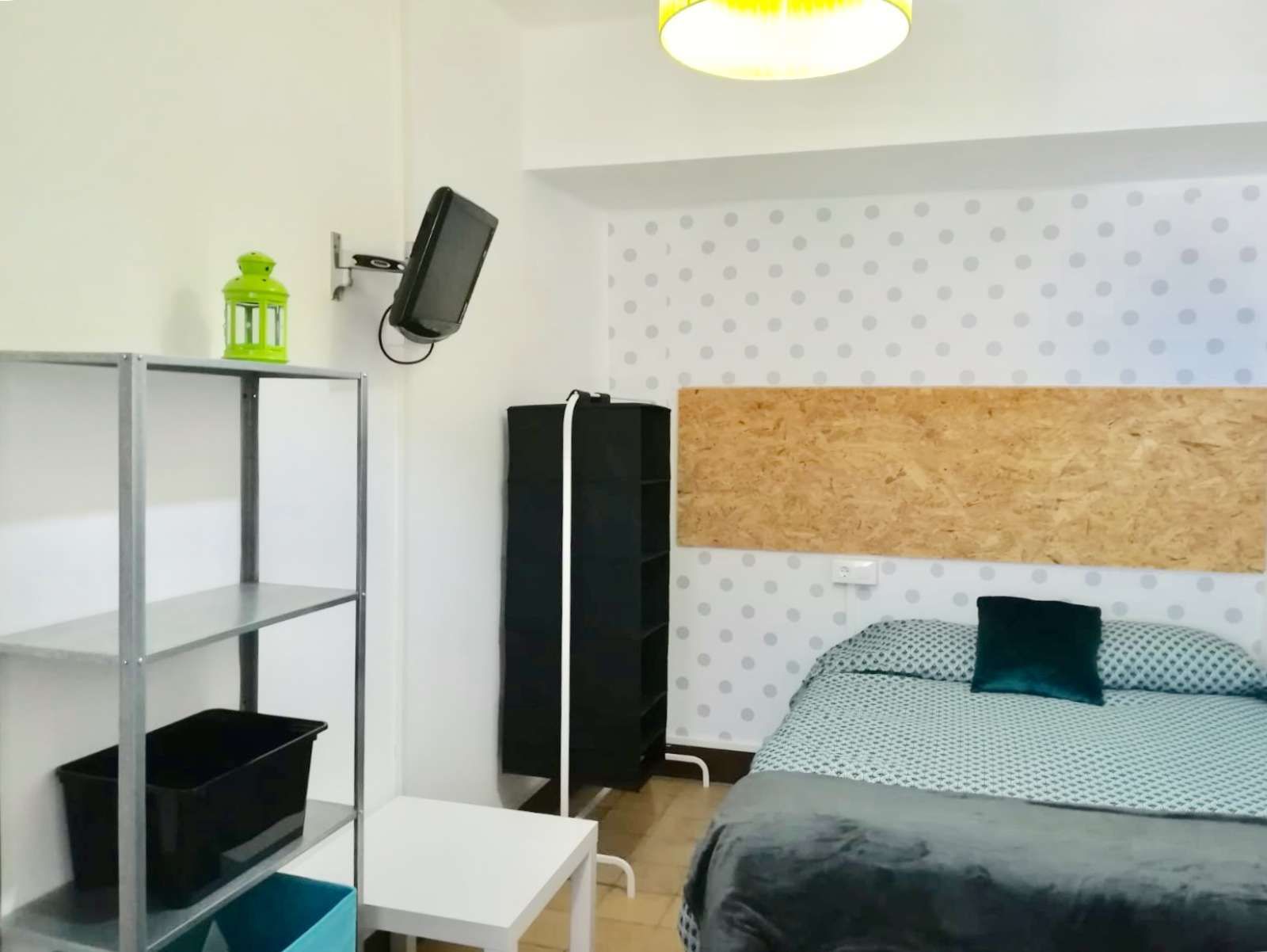 Flat to share in Casco Vello
