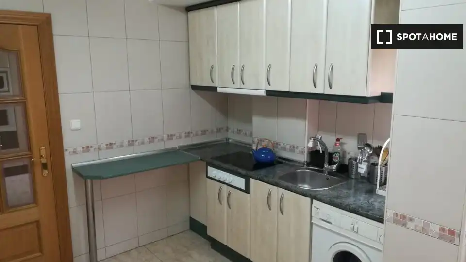 Cocina de Piso de alquiler en Zaragoza con Aire acondicionado, Calefacción y Amueblado