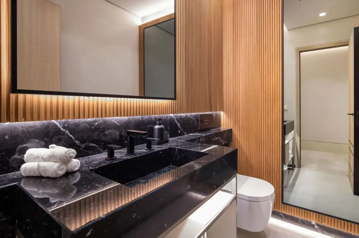 Baño de Casa o chalet en venta en Marbella con Aire acondicionado, Jardín privado y Terraza