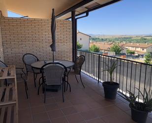 Terrassa de Casa adosada en venda en Hontanares de Eresma amb Terrassa i Piscina