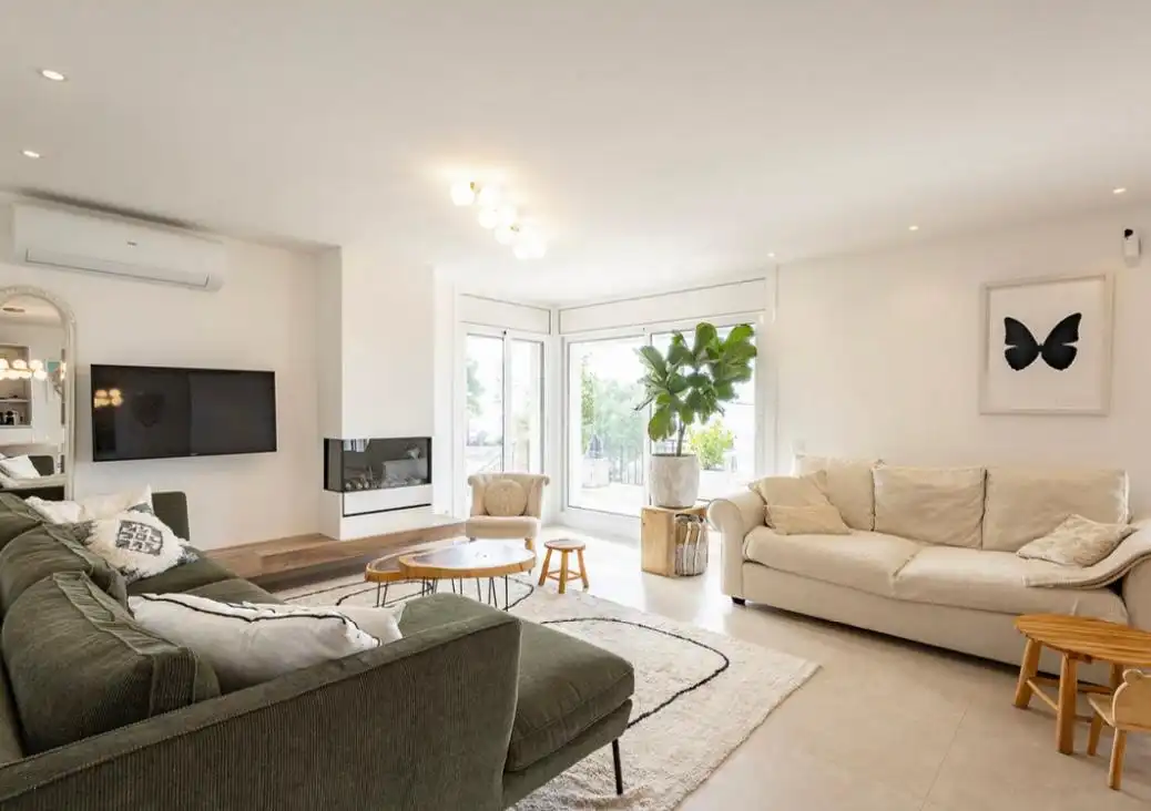 Sala d'estar de Casa o xalet en venda en Gavà amb Aire condicionat, Calefacció i Jardí privat