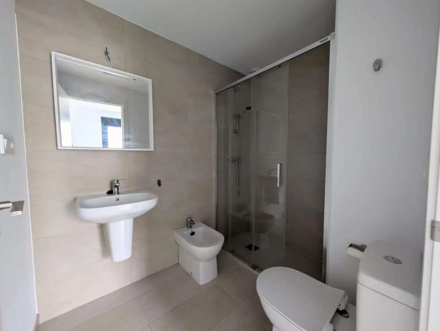 Baño de Piso de alquiler en Camas con Aire acondicionado, Calefacción y Terraza