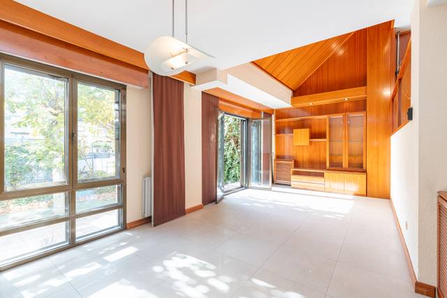 Casa-chalet en Venta en V Centenario