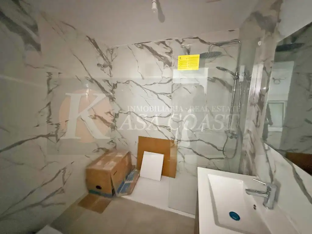 Bathroom of Flat for sale in Fuengirola  with Air Conditioner and Private garden