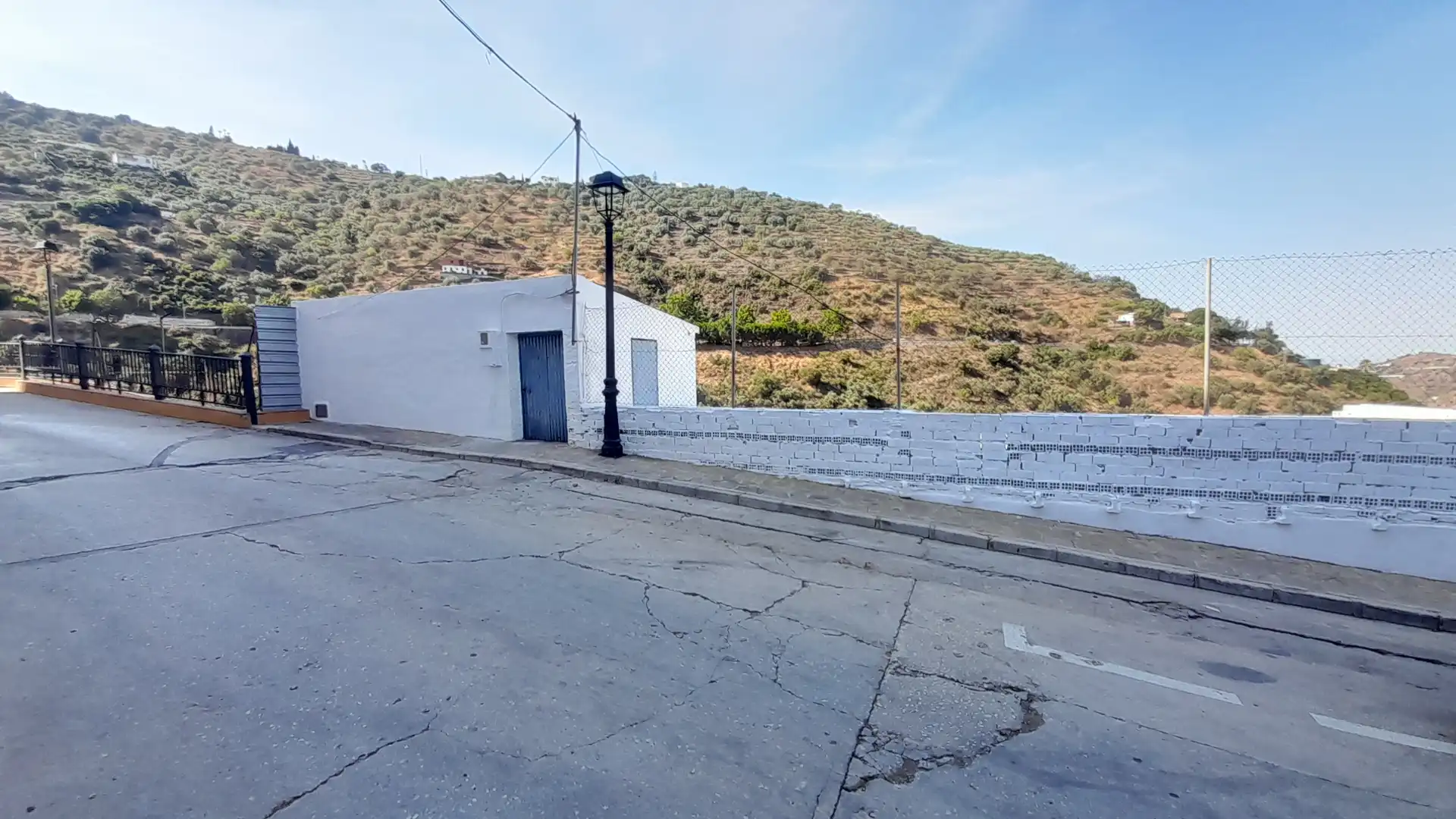 Vista exterior de Nau industrial de lloguer en Sayalonga