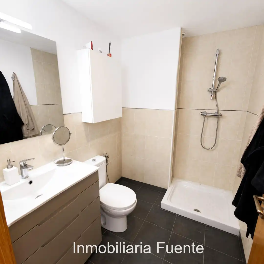 Bany de Casa adosada en venda en Sopuerta amb Calefacció, Jardí privat i Terrassa