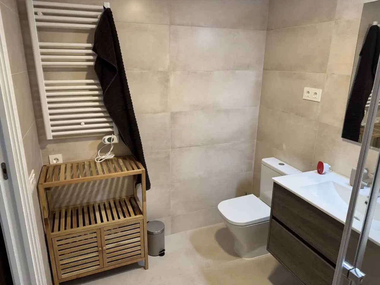 Bathroom of Flat for rent in Cubelles  with Air Conditioner, Heating and Parquet flooring
