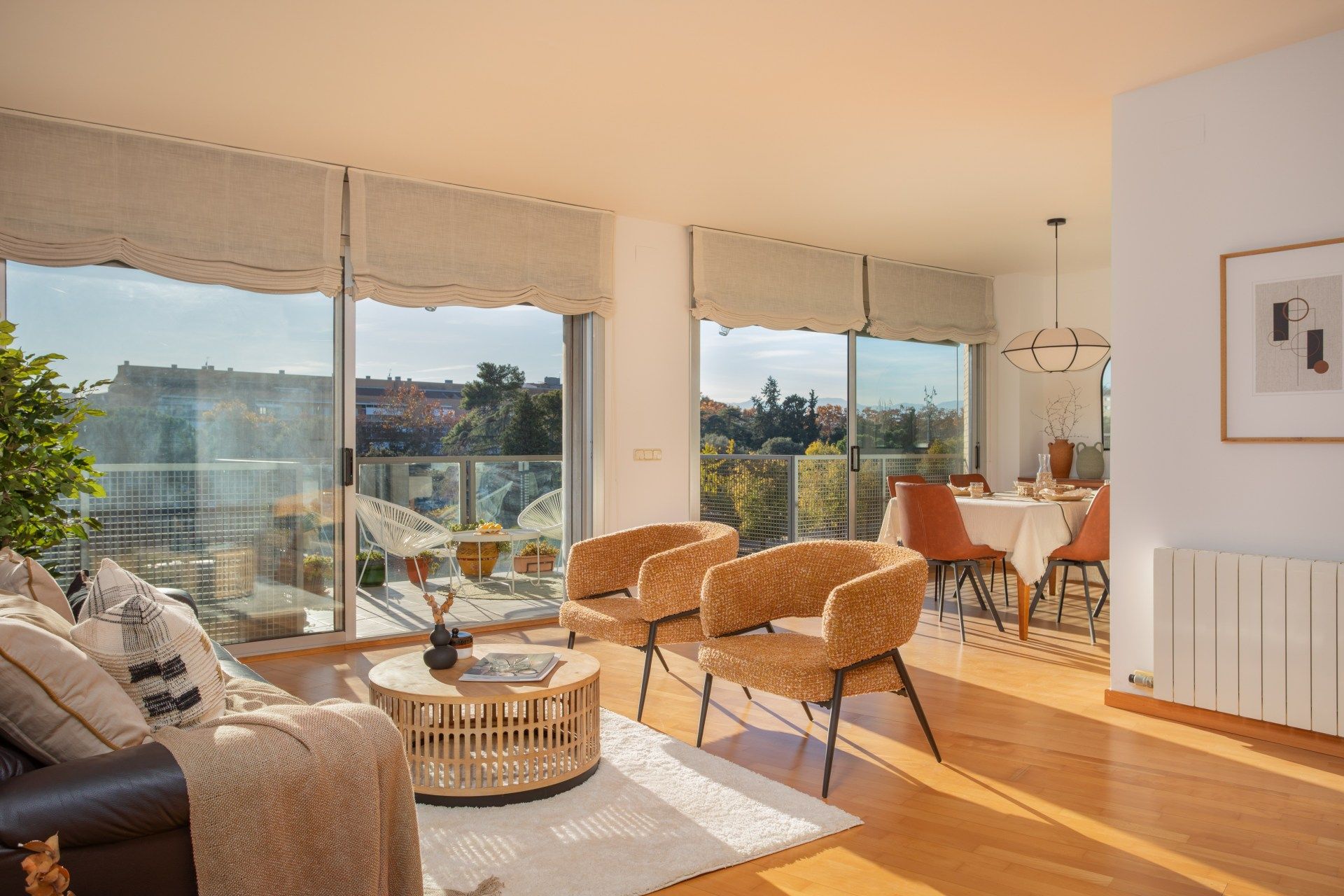 Living room of Flat for sale in Girona Capital  with Air Conditioner, Heating and Terrace
