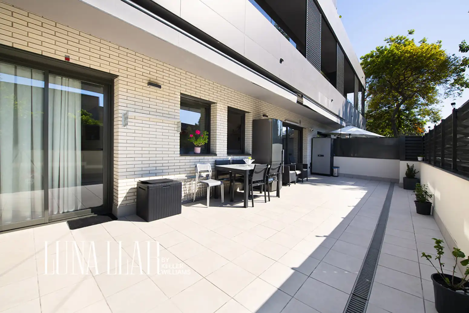 Terrasse von Wohnung zum Verkauf in Gavà mit Klimaanlage, Privatgarten und Parkett