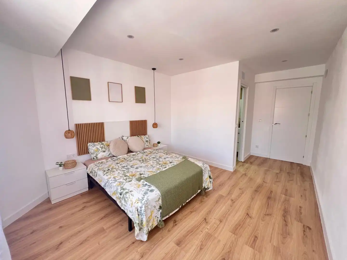 Bedroom of Flat for sale in  Logroño  with Heating, Furnished and Balcony