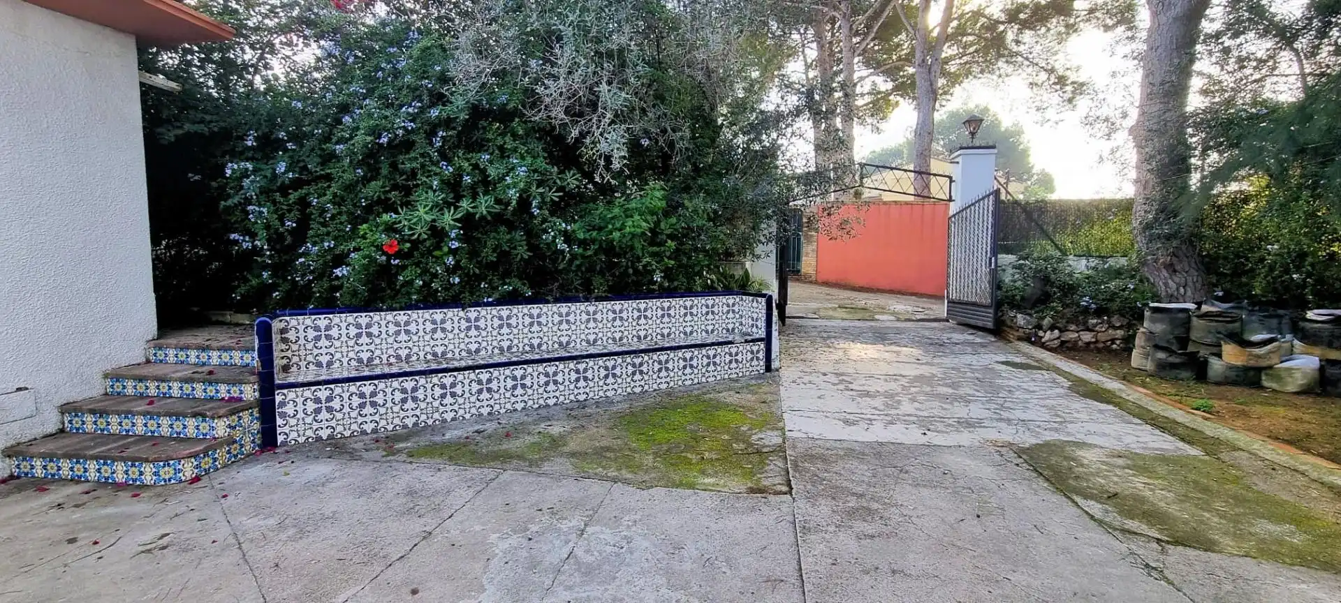 Exterior view of Houses for sale in Alzira  with Air Conditioner, Private garden and Terrace