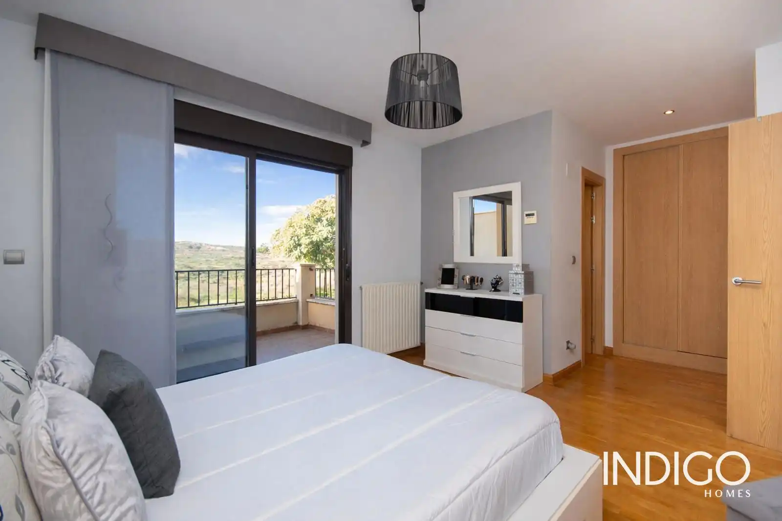 Dormitori de Casa adosada en venda en Alicante / Alacant amb Aire condicionat, Jardí privat i Piscina