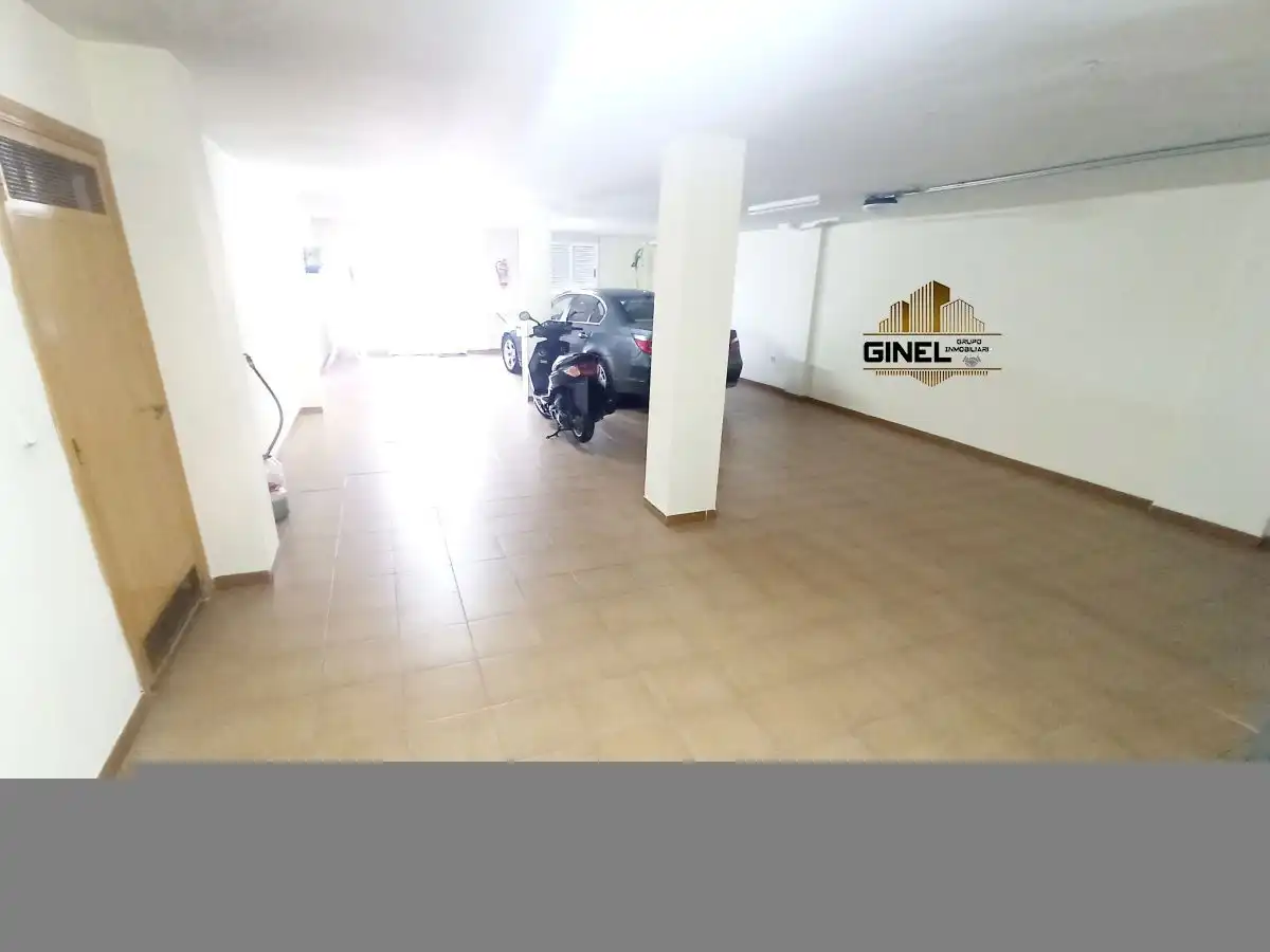 Aparcament de Casa o xalet en venda en Jaén amb Aire condicionat, Calefacció i Terrassa