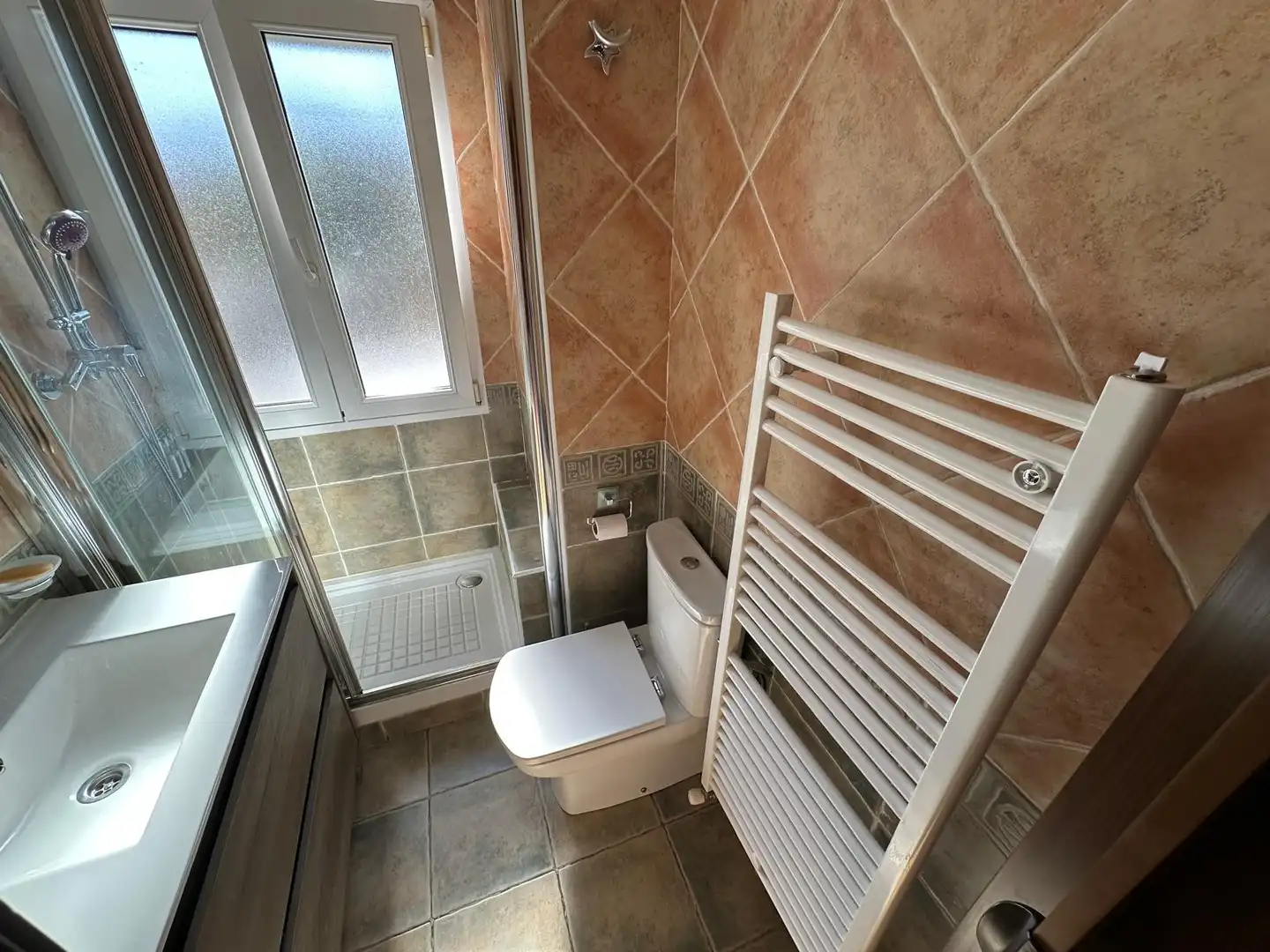 Baño de Piso en venta en Capiscol - Gamonal