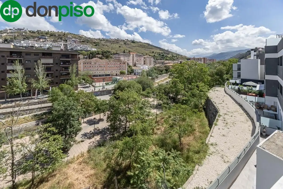 Vista exterior de Casa o xalet en venda en Granada amb Aire condicionat, Calefacció i Terrassa