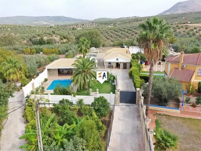 Xalet amb piscina en venda a Cabra