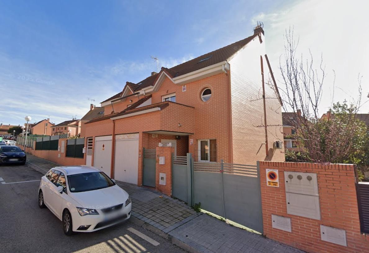 Vista exterior de Casa o chalet en venta en Móstoles con Parquet y Terraza