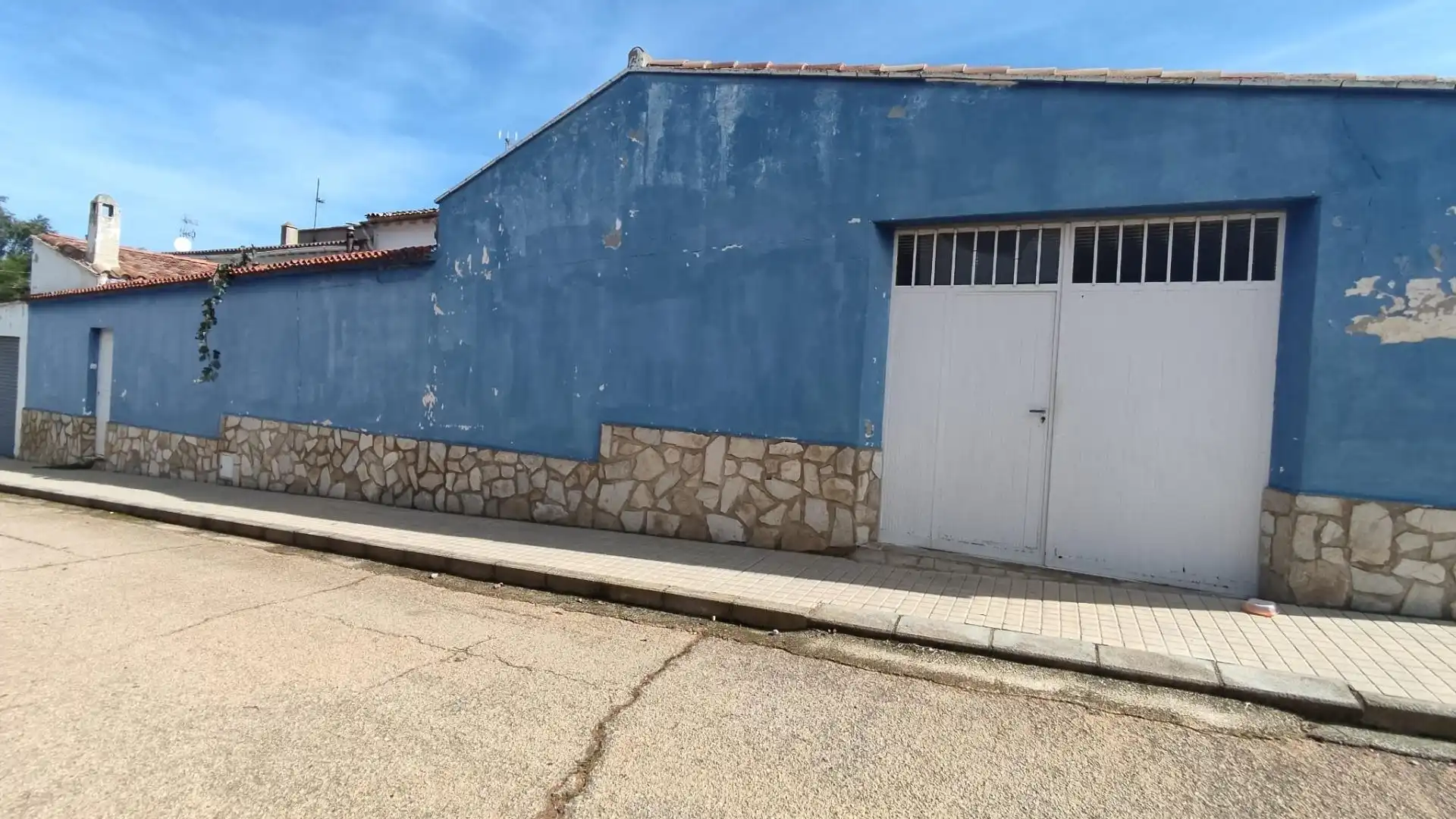 Vista exterior de Casa adosada en venta en Caudete de las Fuentes con Calefacción, Jardín privado y Terraza