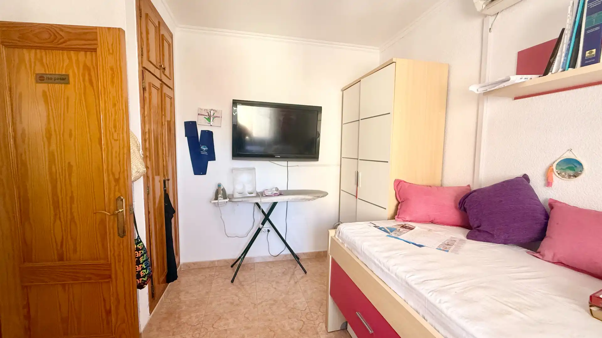 Dormitori de Àtic en venda en Almería amb Terrassa i Moblat