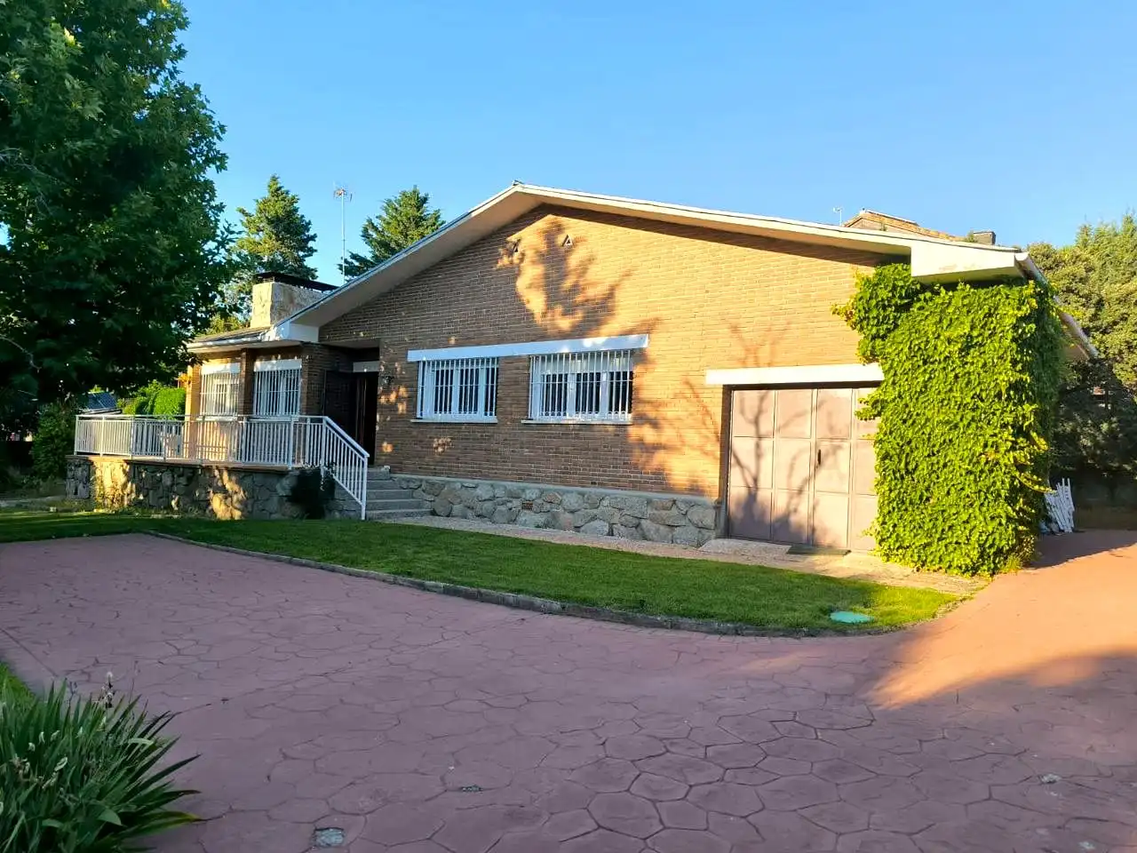 Vista exterior de Casa o chalet de alquiler en Galapagar con Calefacción, Jardín privado y Terraza